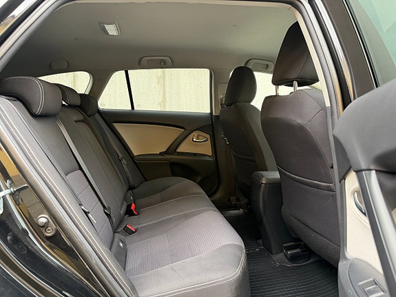 Toyota Avensis 7 of 11