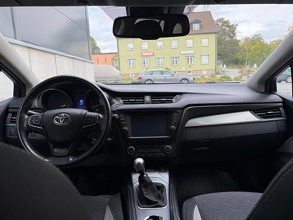 Toyota Avensis 6 of 11