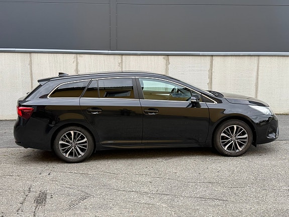 Toyota Avensis 2 of 11