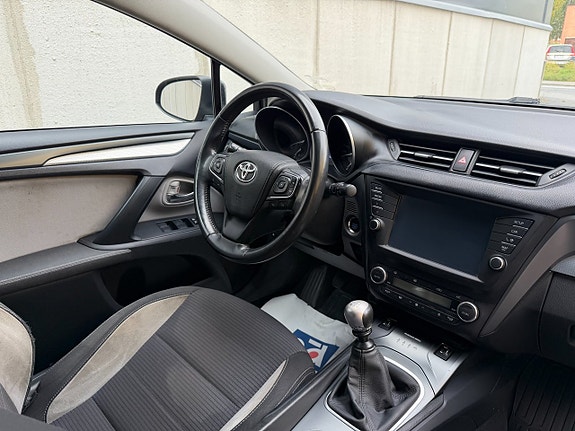 Toyota Avensis 4 of 11