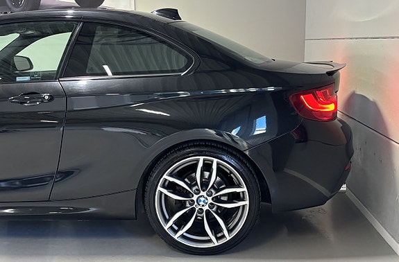 BMW 218d 10 of 22