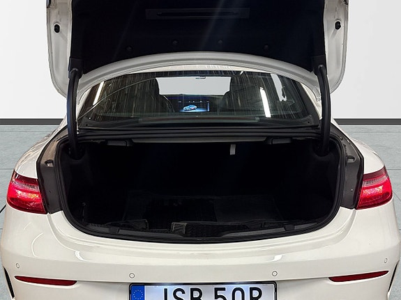 Mercedes-Benz E200 8 of 24