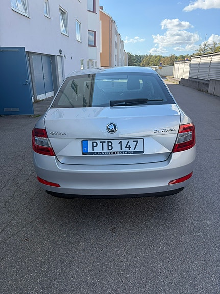 Skoda Octavia 2 of 7