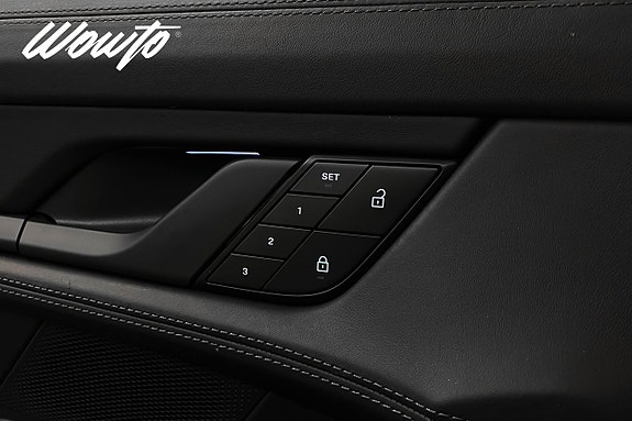 Porsche Taycan Cross Turismo 10 of 25