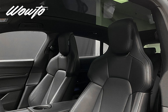 Porsche Taycan Cross Turismo 13 of 25