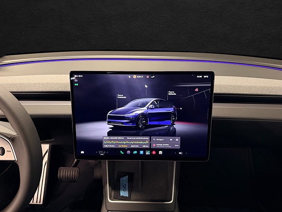 Tesla Model Y 14 of 18