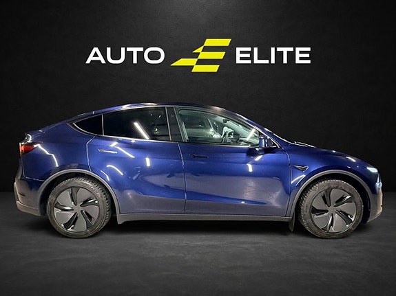 Tesla Model Y 5 of 18