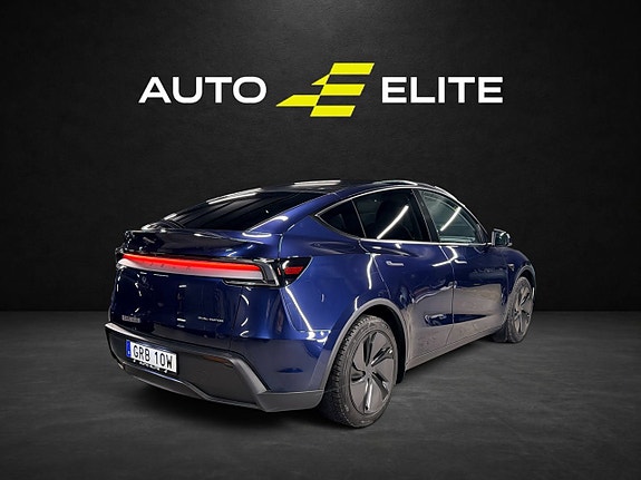 Tesla Model Y 4 of 18