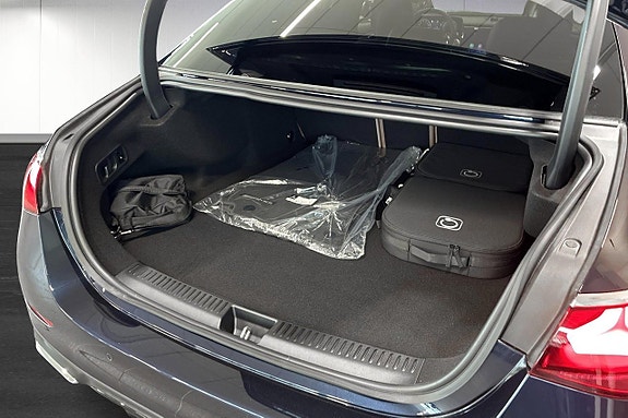 Mercedes-Benz E300 e 13 of 28