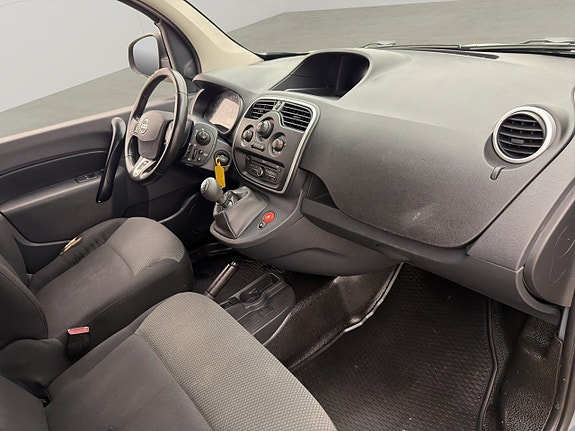 Nissan NV250 25 of 30
