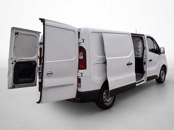 Nissan NV300 10 of 30
