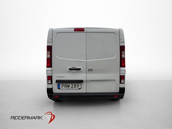 Nissan NV300 8 of 30