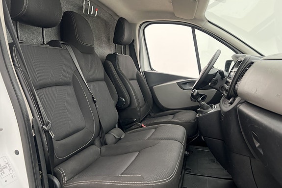 Nissan NV300 27 of 30