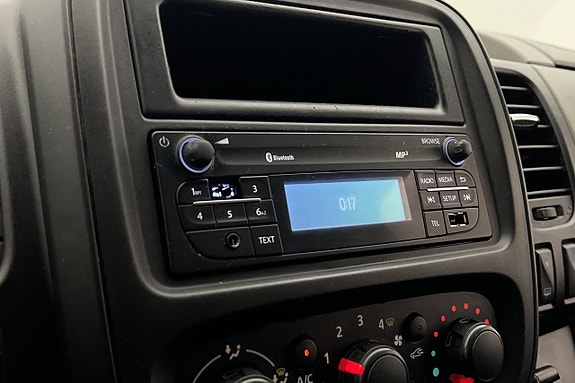 Nissan NV300 22 of 30