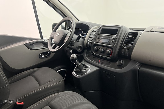 Nissan NV300 26 of 30
