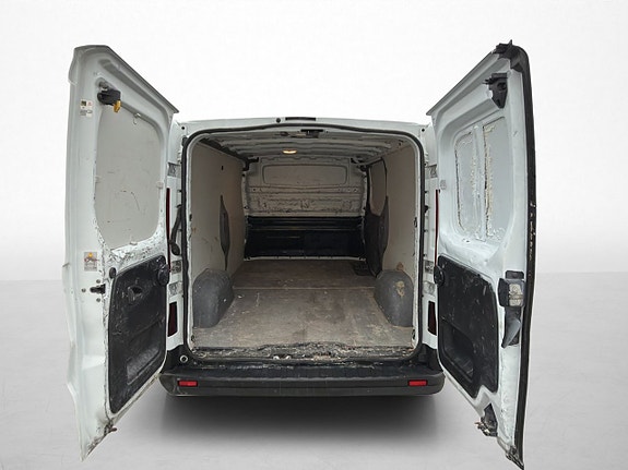 Nissan NV300 11 of 30