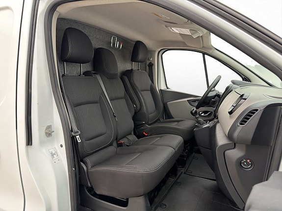 Nissan NV300 28 of 30