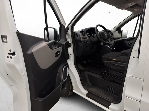 Nissan NV300 17 of 30