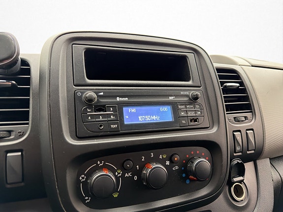 Nissan NV300 23 of 30