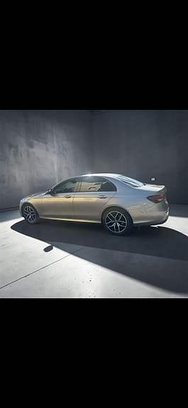 Mercedes-Benz E220 d 3 of 16