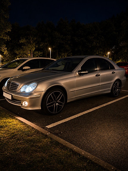 Mercedes-Benz C180 2 of 10