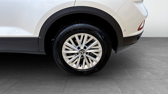 Volkswagen T-Roc 6 of 19