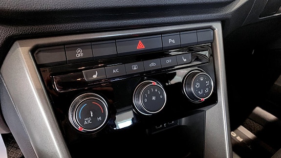 Volkswagen T-Roc 14 of 15