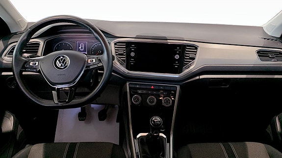 Volkswagen T-Roc 10 of 15
