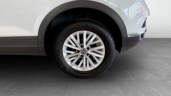 Volkswagen T-Roc 6 of 15