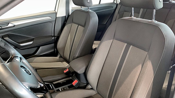 Volkswagen T-Roc 8 of 15