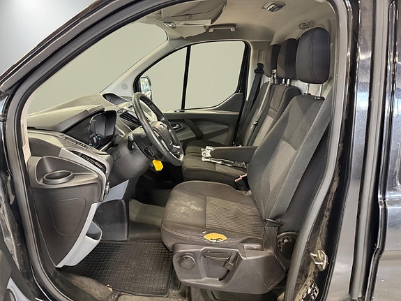 Ford Transit Custom 8 of 12