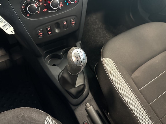 Dacia Sandero 12 of 15