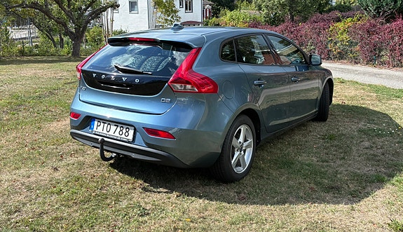 Volvo V40 2 of 5