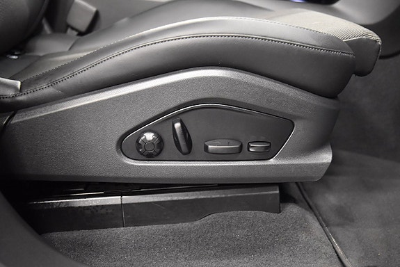 Porsche Macan 4 16 of 30