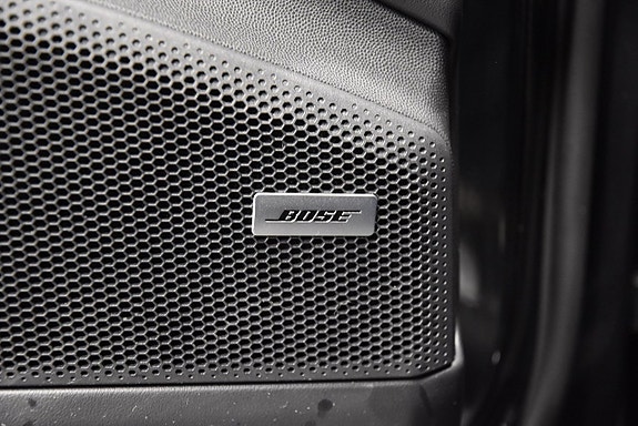 Porsche Macan 4 21 of 30