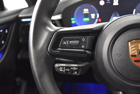 Porsche Macan 4 10 of 30