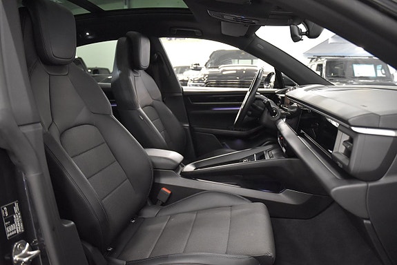 Porsche Macan 4 13 of 30