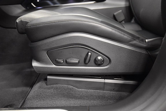 Porsche Macan 4 18 of 30