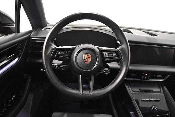 Porsche Macan 4 2 of 30