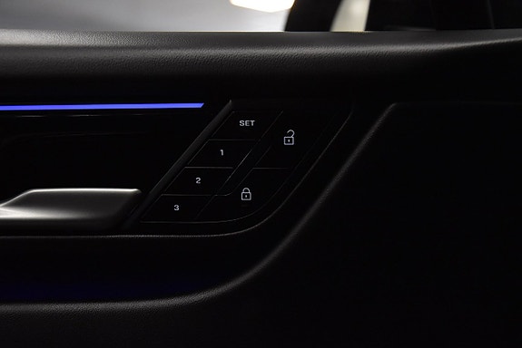 Porsche Macan 4 19 of 30