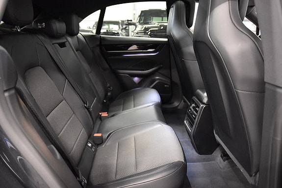Porsche Macan 4 15 of 30