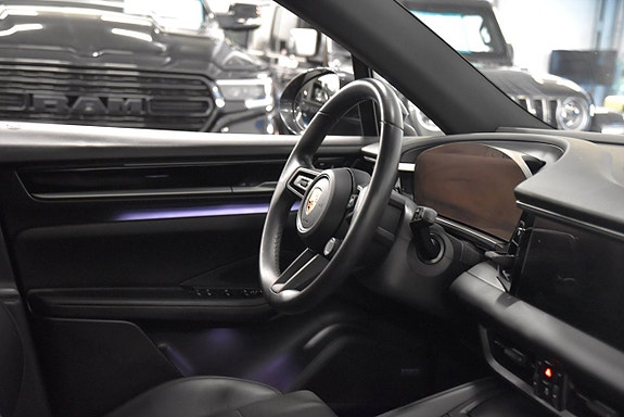 Porsche Macan 4 8 of 30