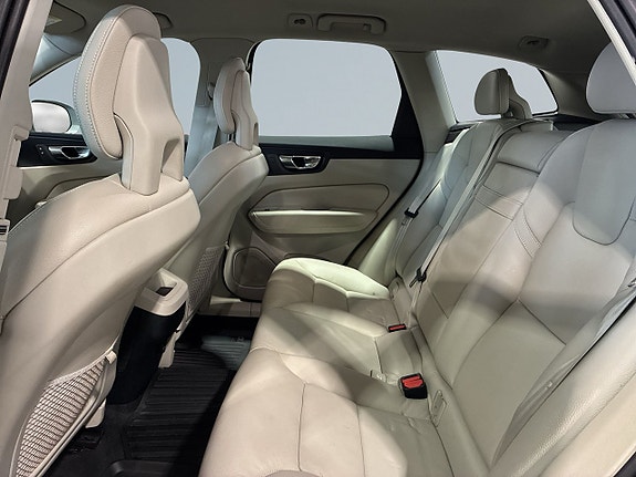 Volvo XC60 13 of 21