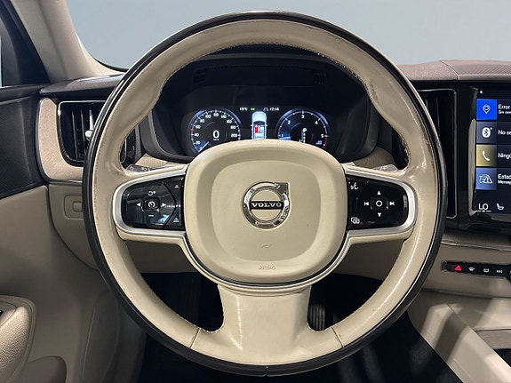 Volvo XC60 9 of 21