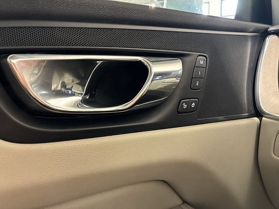 Volvo XC60 19 of 21