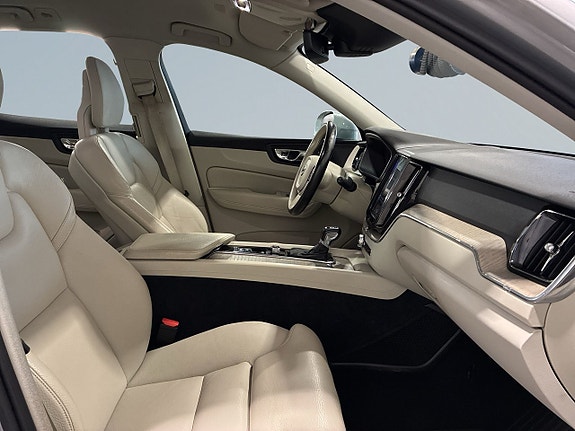 Volvo XC60 10 of 21
