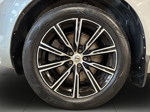 Volvo XC60 14 of 21