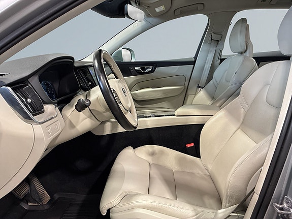 Volvo XC60 7 of 21