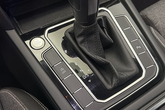 Volkswagen Passat 10 of 14