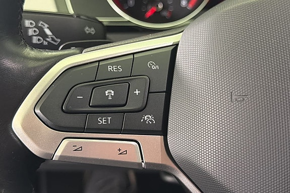Volkswagen Passat 12 of 14